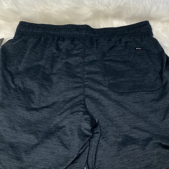 Men’s large RVCA able short 18 inches - Picture 9 of 10